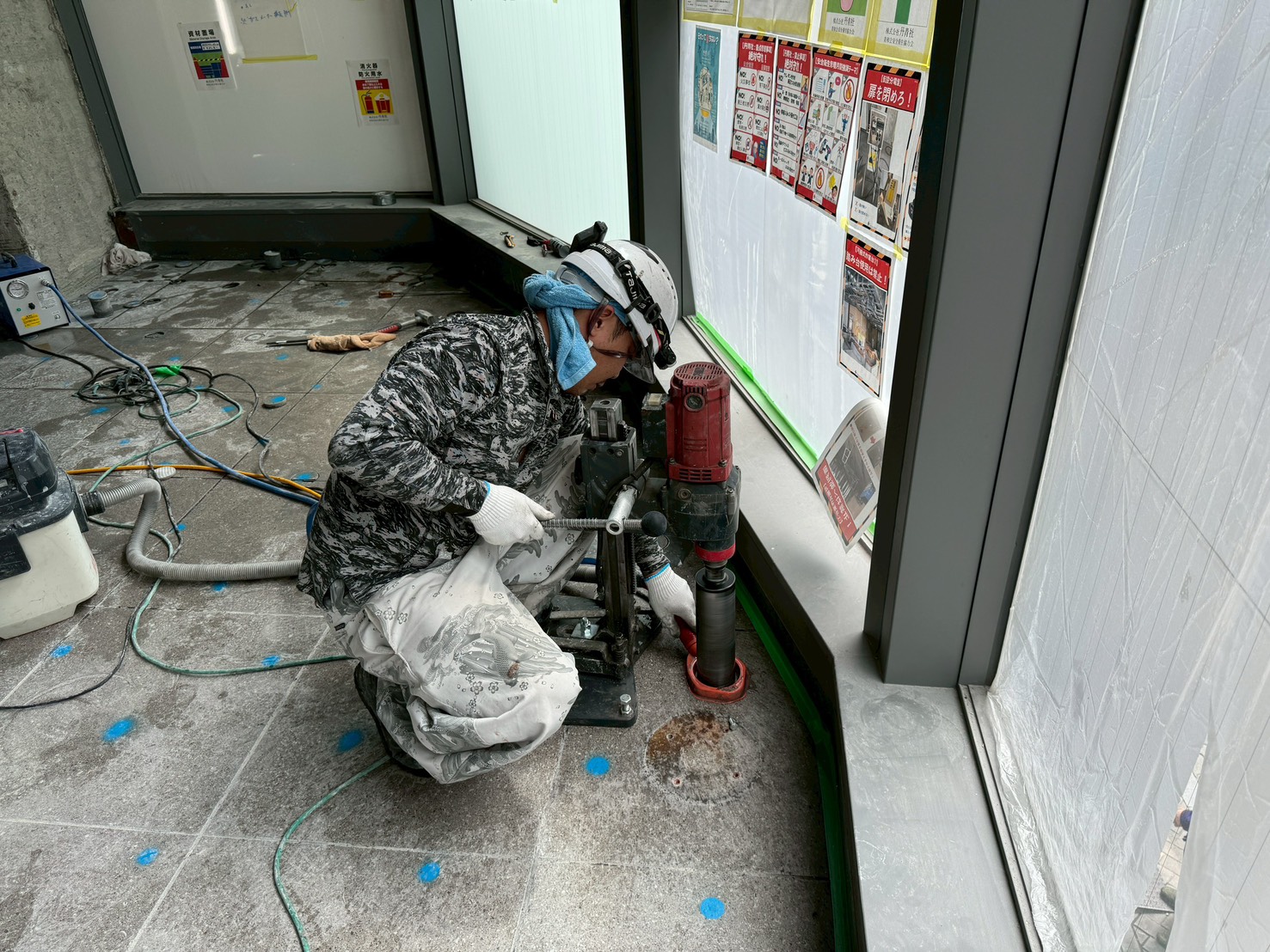 コンクリートのコア抜き施工