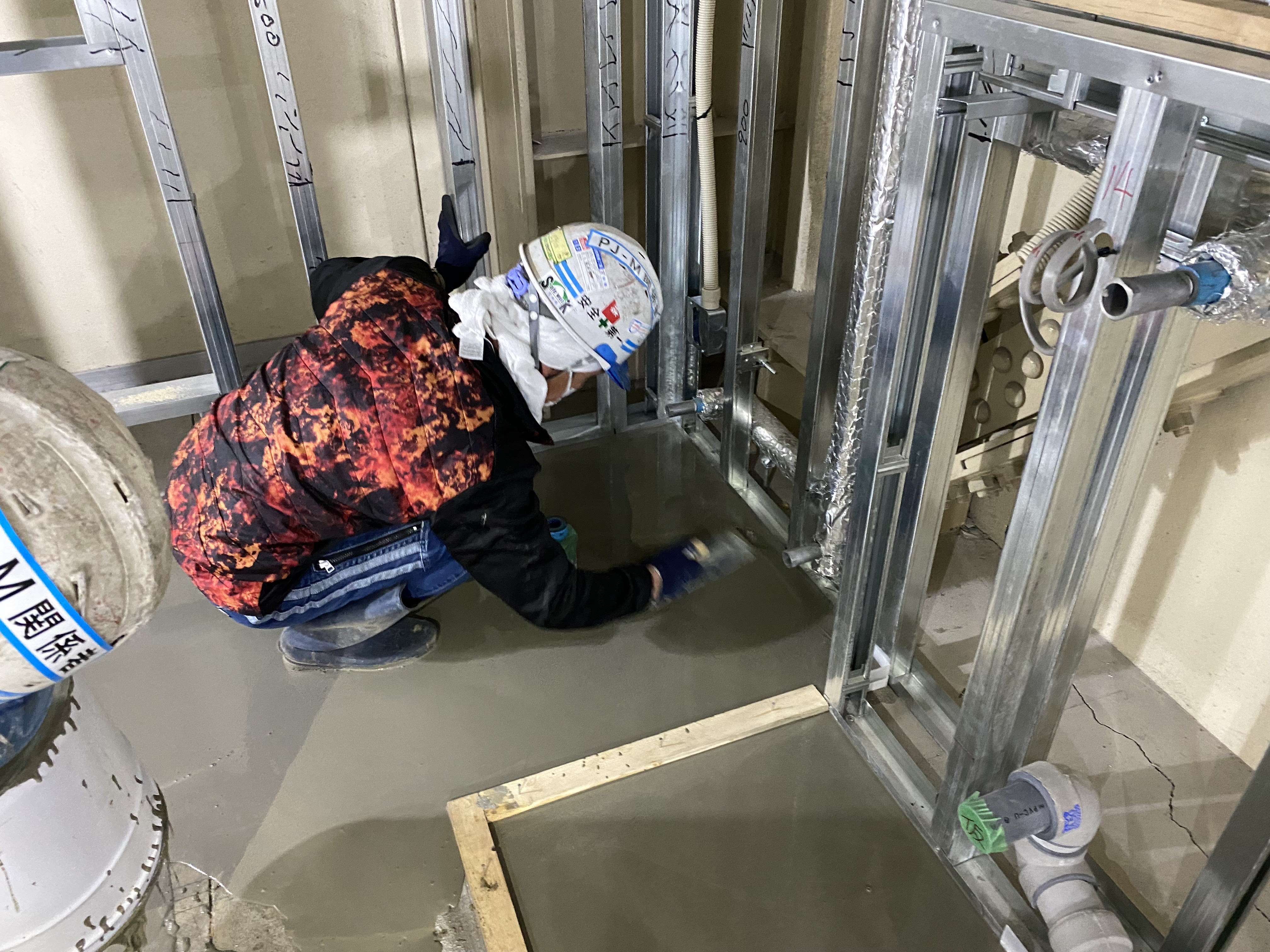 フロアレベラー打設
